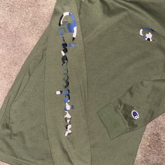 Looks like new / green champion long sleeve shirt - Picture 2 of 3